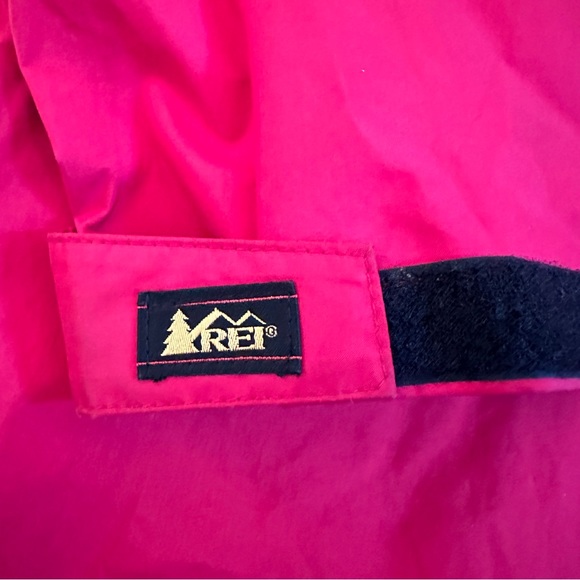 REI Women's Red Gore-Tex Outdoor Rain Hooded Jacket Size 14 - Picture 11 of 11